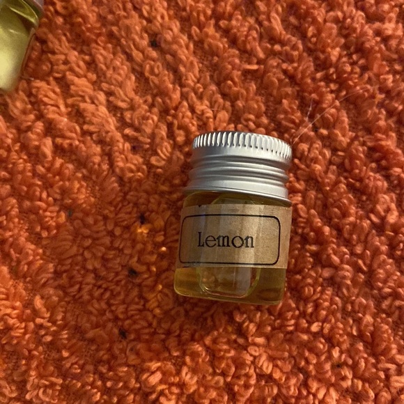 Lemon - Picture 3 of 5